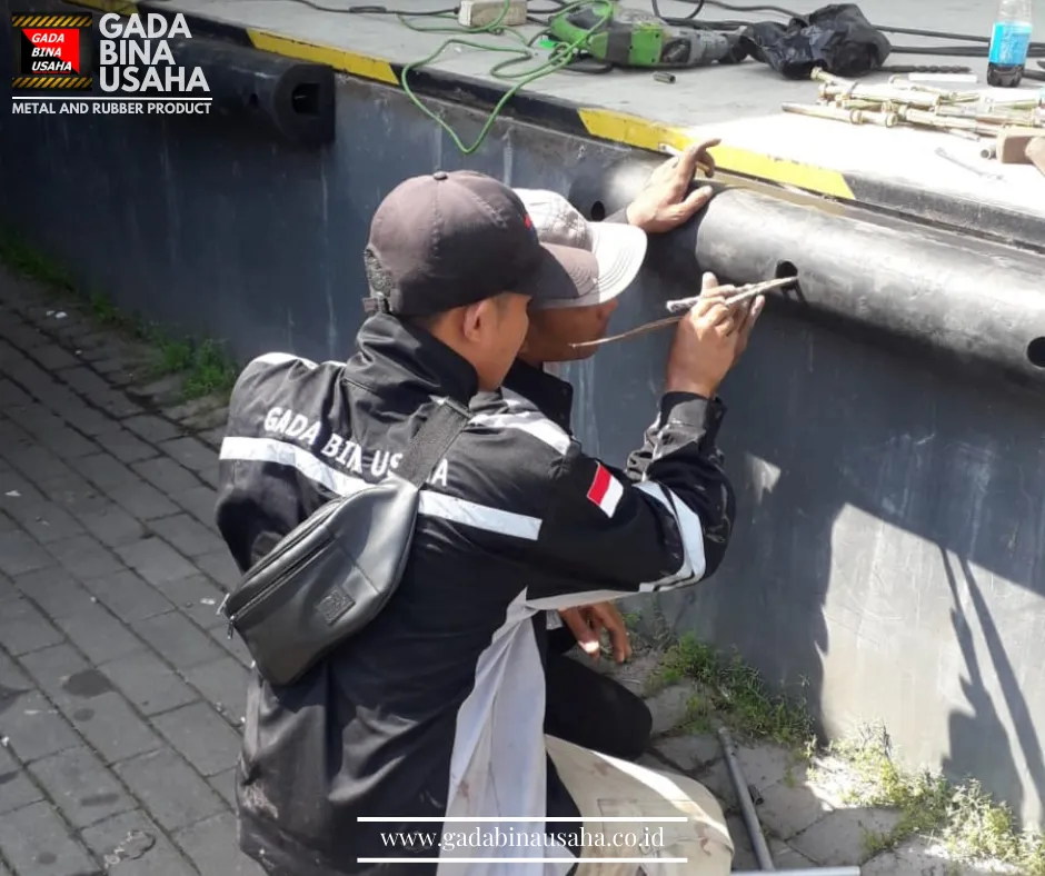 Pemasangan Rubber Bumper D di Gudang Indomarco Yogyakarta